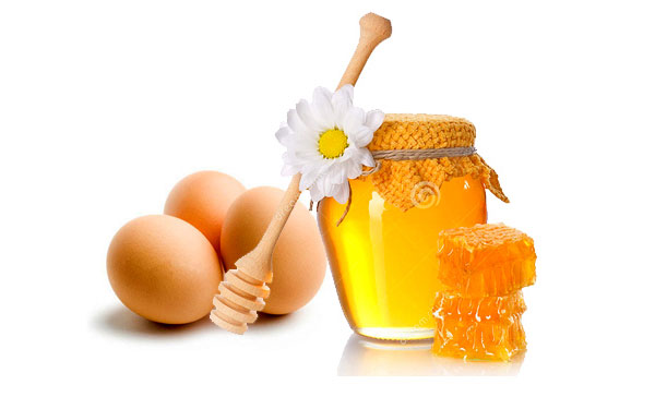 Trứng gà kết hợp với mật ong giúp làm trắng da tay chân tại nhà