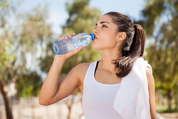 Duy trì chế độ sinh hoạt điều độ, bổ sung lượng nước đầy đủ cho cơ thể