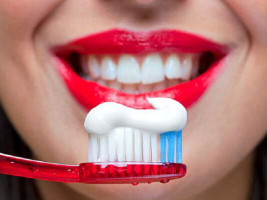 Phun môi bao lâu thì được đánh răng? Vệ sinh răng như thế nào?